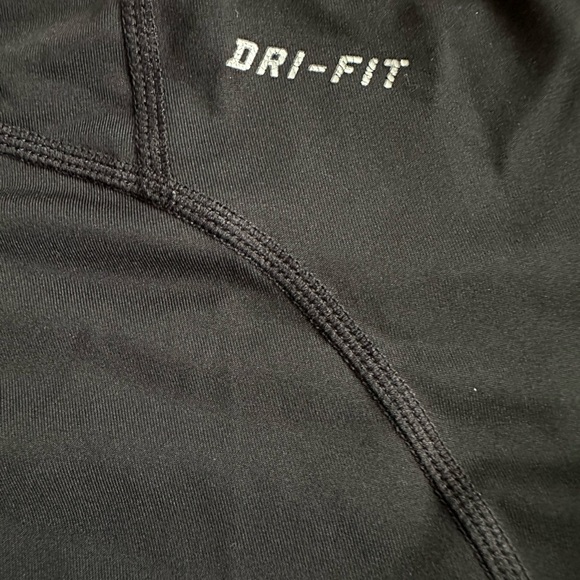 Lot of 4 women’s Nike Pro shorts - Picture 4 of 16